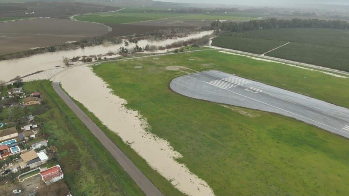 Vista aérea de como llega el agua al Aeropuerto de Córdoba