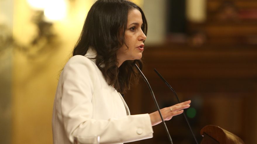 La presidenta de Ciudadanos, Inés Arrimadas, en la tribuna del Congreso de los Diputados.