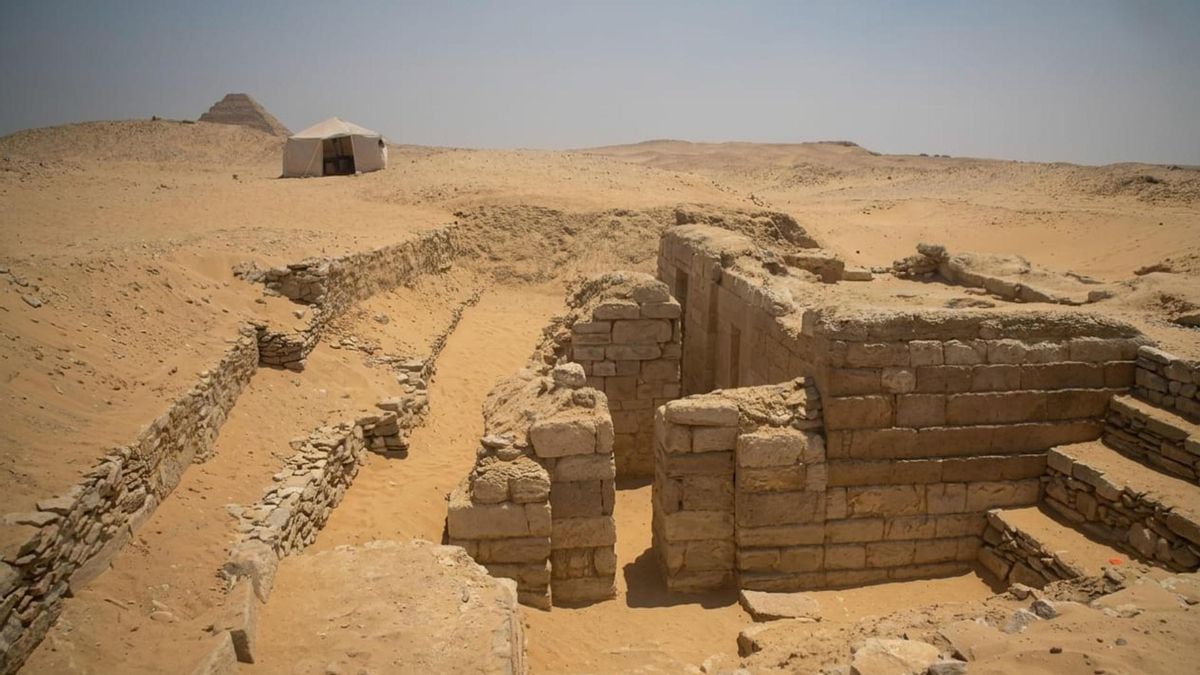 Arqueólogos españoles encuentran en Egipto una tumba de hace 4.400 años que todavía conserva sus colores originales