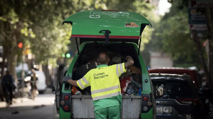 Otros dos trabajadores de la limpieza en Barcelona, derivados a centros sanitarios por golpe de calor en un día