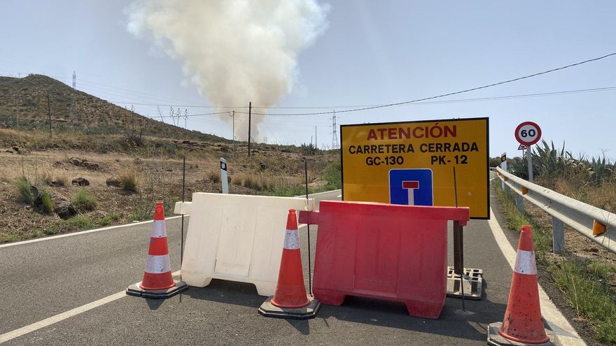 Carretera cerrada debido al incendio en Tejeda