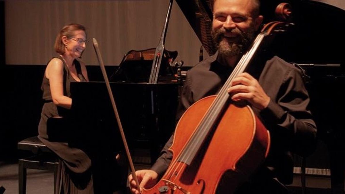 Sara Verona Martín en el piano y Antonio León Betancor al violonchelo.
