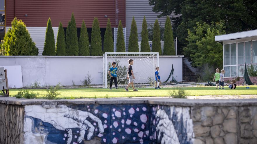 Ucrania pide educación en ucraniano para sus niños refugiados en Europa