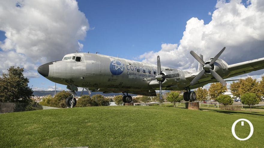 El Ayuntamiento retirará el avión de Miraflores