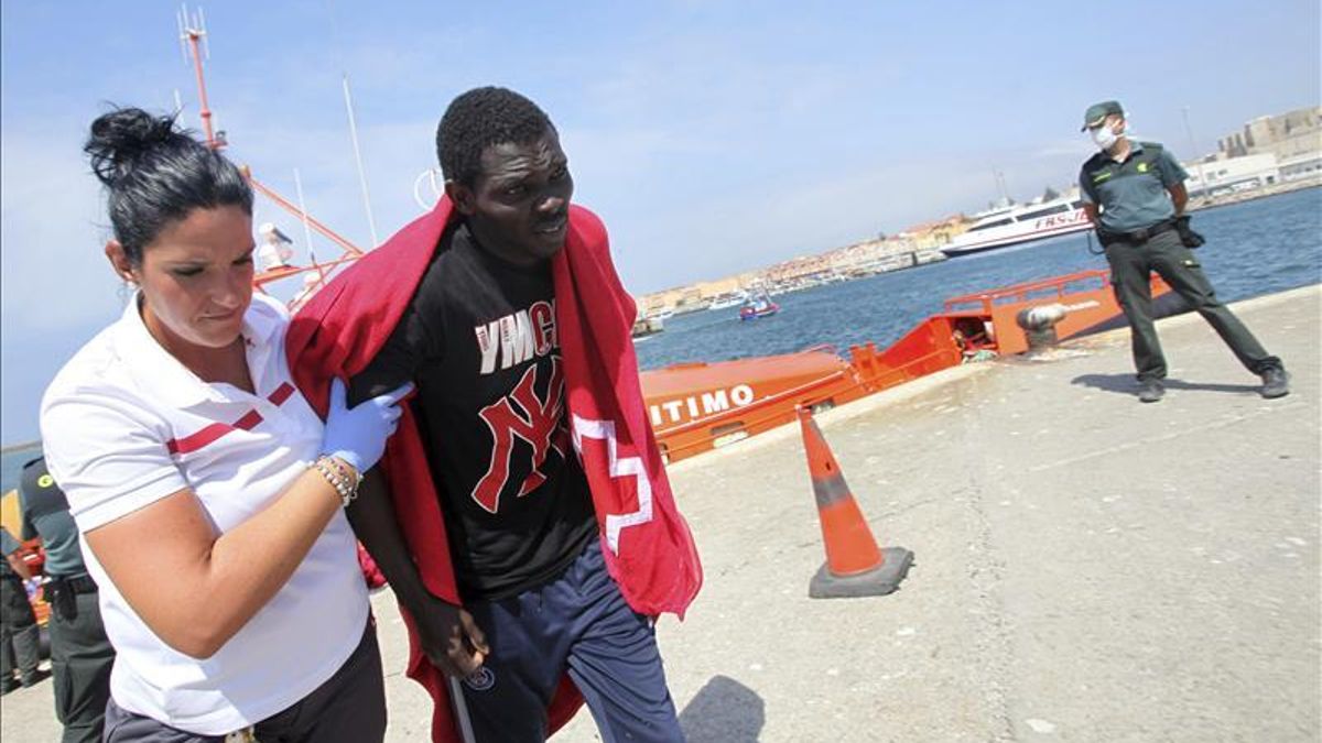 Uno de los 51 inmigrantes rescatados en siete pateras, una de ellas llevada a Tarifa