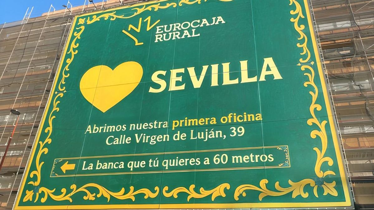 Eurocaja Rural celebra su llegada a Sevilla con una gran lona que rinde homenaje al arte y la identidad andaluza