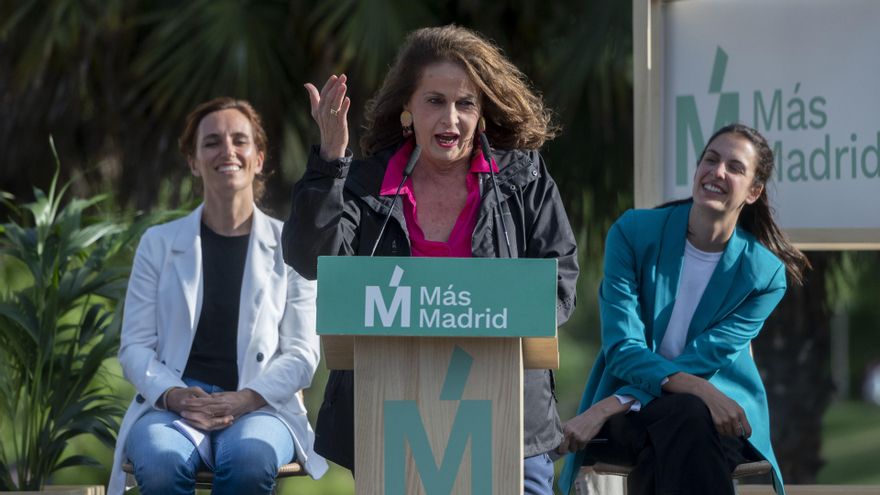 Archivo - Carla Antonelli acompaña a las candidatas de Más Madrid a la Alcaldía, Rita Maestre, y a la Presidencia de la Comunidad, Mónica García, participando en un acto en la Latina, en el Parque de Aluche, a 12 de mayo de 2023, en Madrid (España). El ac