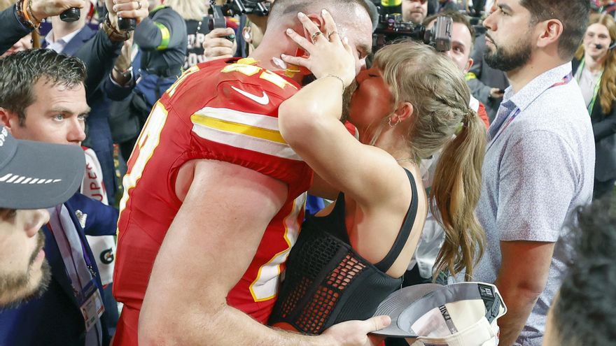 Travis Kelce agradece a 'The Eras Tour' por haberlo "hipnotizado" y llevado a Taylor Swift