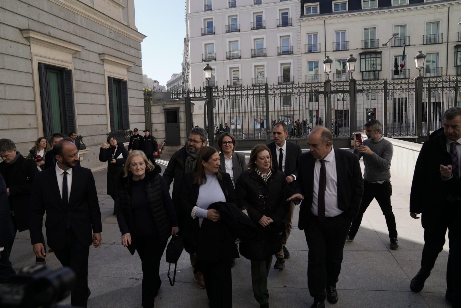 Las hermanas, a su llegada al Congreso.