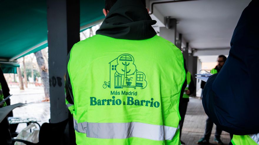 Más Madrid se lanza al puerta a puerta para "escuchar" y movilizar a los votantes, buscando el éxito que logró Mamdani