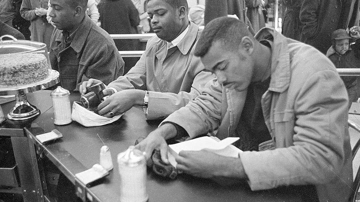 Estos cuatro jóvenes desafiaron la segregación racial y cambiaron la historia de los derechos civiles