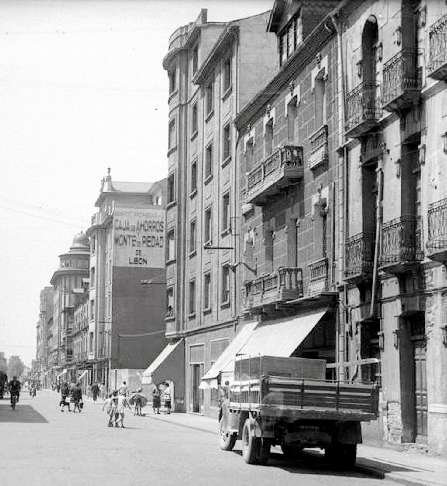 El antiguo Cuartel de la Guardia Civil en Ponferrada, unos años más tarde.