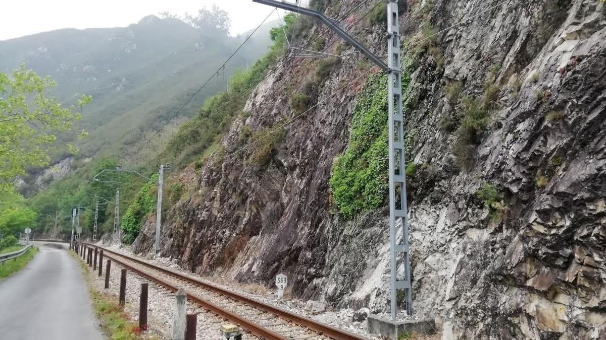 Imagen de archivo de una vía de tren.