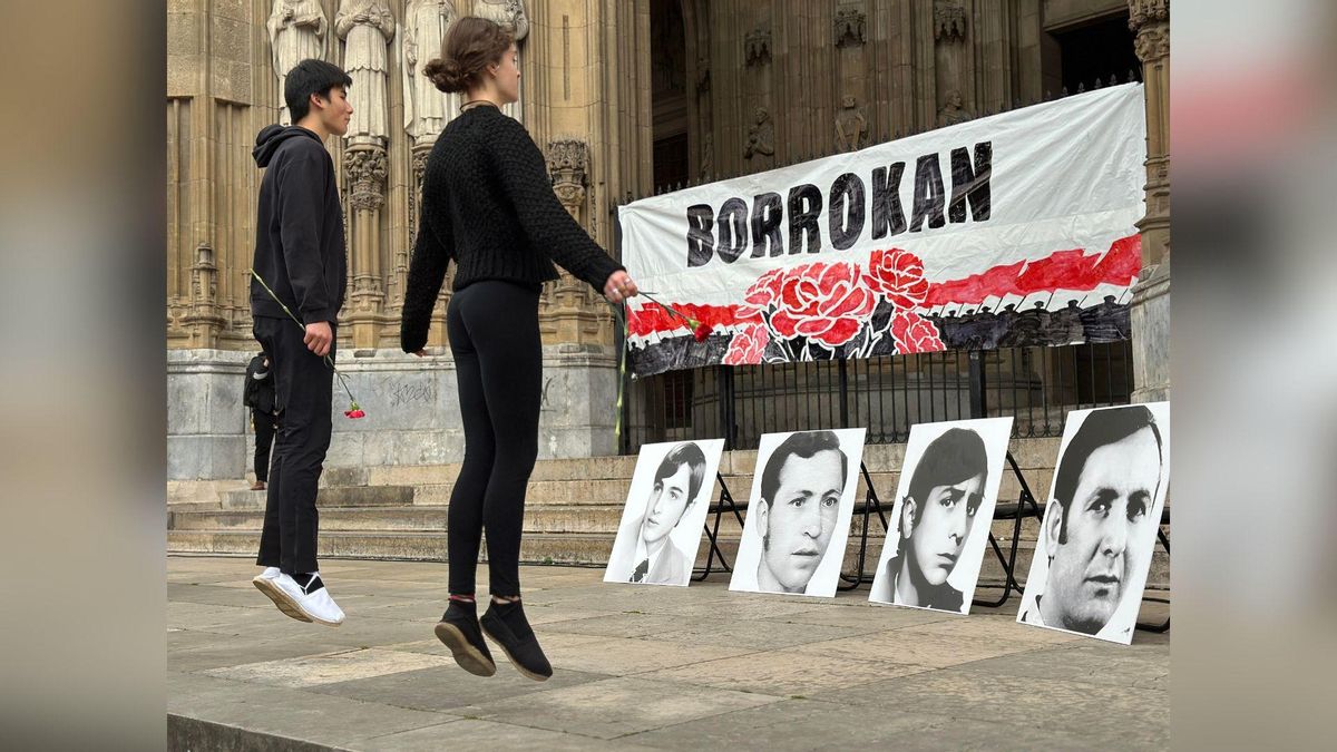 Aurresku de de IAS en homenaje de las víctimas del 3 de marzo