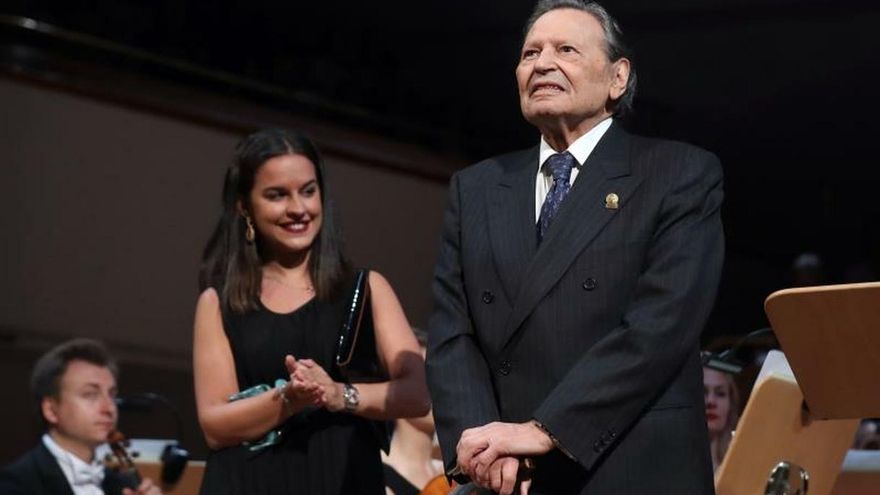 Un emocionado Pedro Lavirgen recoge el Premio Excelentia a su carrera