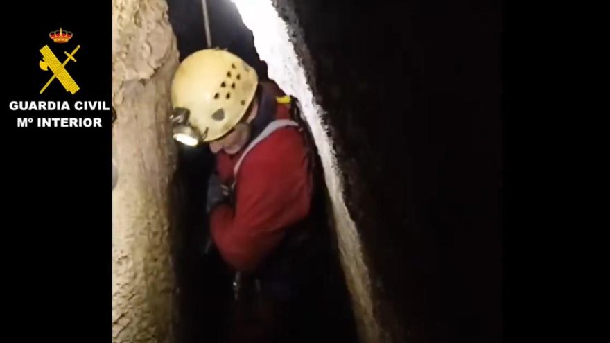 Localizados ilesos en el interior de la cueva los espeleólogos desaparecidos en Soba
