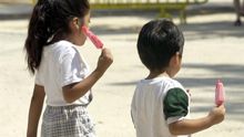 Cómo hablo con mi hija de tres años de los recortes en sanidad, la diversidad sexual o los juegos violentos