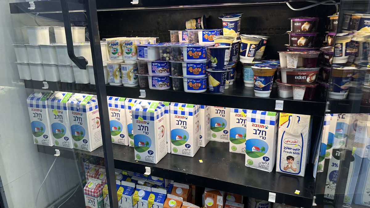 Imagen de productos israelíes en un comercio de comestibles de Jerusalén Este.