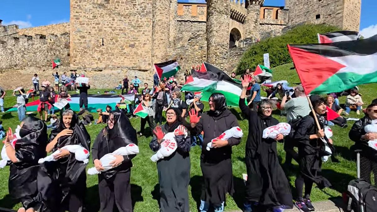 Las imágenes de la protesta contra el genocidio en Gaza ante la Vuelta a su paso por El Bierzo
