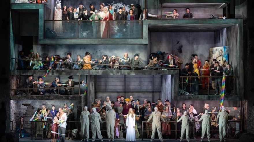 Actores asisten al ensayo de la ópera "Babylon" en el teatro Staatsoper Unter den Linden de Berlín, Alemania, .