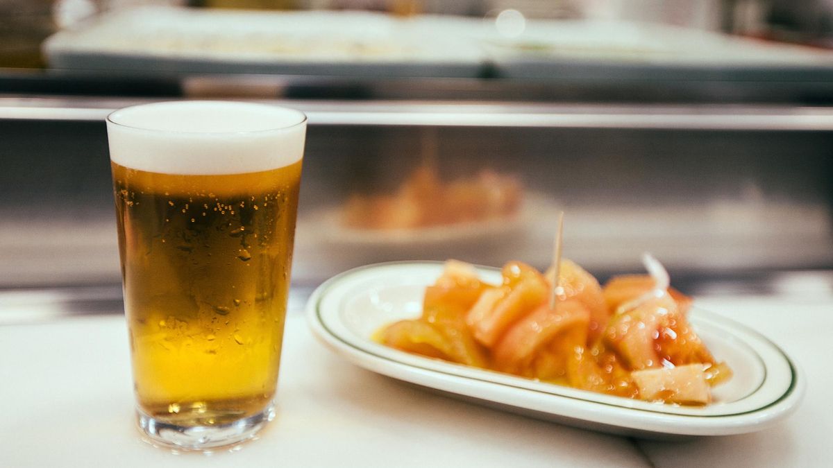 La caña empieza a desaparecer de los bares a favor de formatos más grandes como el doble, la copa o el botellín.