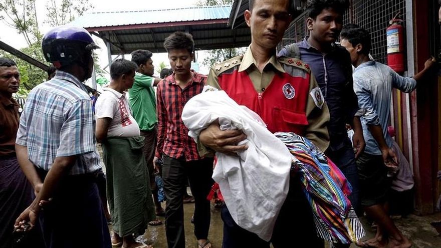Mueren ahogados 20 mujeres y niños rohinyás al intentar cruzar a Bangladesh