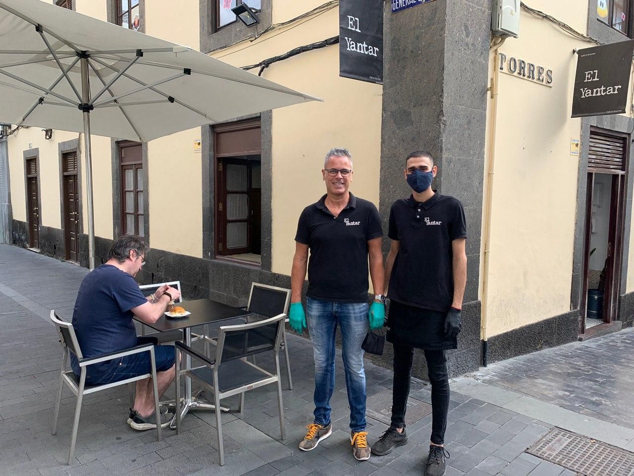 Cafetería Yantar, con su terraza abierta, en el primer día de la fase 1 en Las Palmas de Gran Canaria