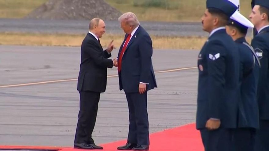 Trump suspende las sanciones a Rusia recién aprobadas a tres semanas de las legislativas y tras el pacto del diésel con Putin