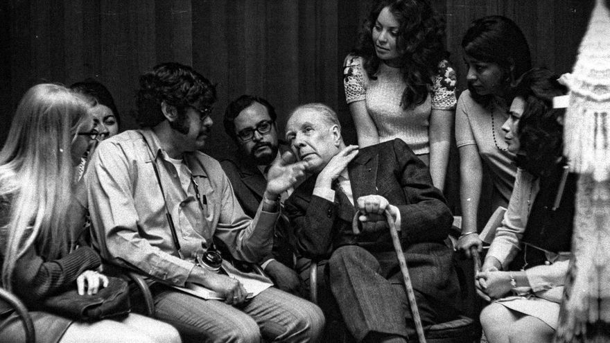 Las curiosas clases de Jorge Luis Borges guardadas en casetes por más de 40 años que se convirtieron en un libro fascinante