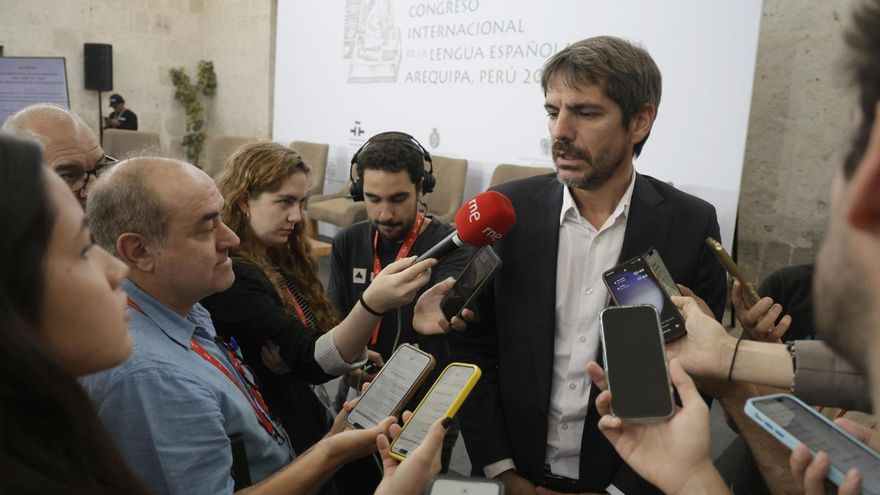 El ministro de Cultura de España, Ernest Urtasun, en Arequipa (Perú).