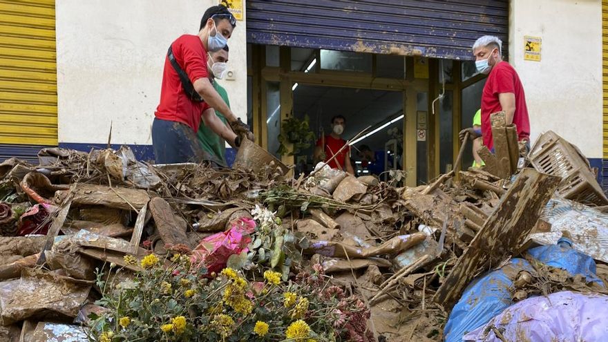 El paro se redujo en 16.000 personas en noviembre sin que se aprecien aún grandes efectos en el empleo por la DANA