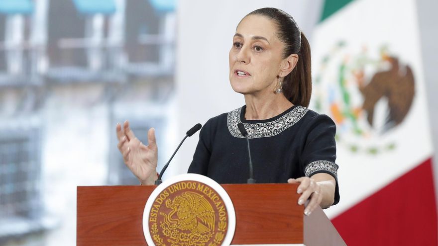 La presidenta de México, Claudia Sheinbaum, habla en una rueda de prensa este jueves, en el Palacio Nacional en Ciudad de México.