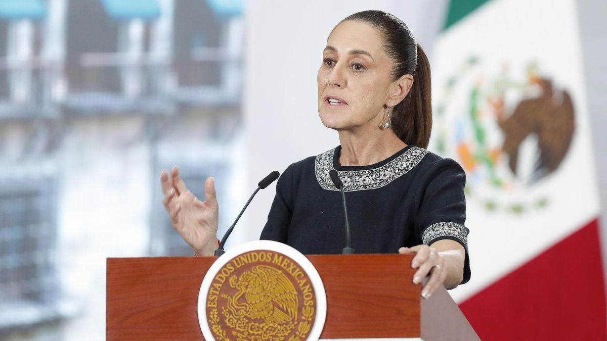 La presidenta de México, Claudia Sheinbaum, habla en una rueda de prensa este jueves, en el Palacio Nacional en Ciudad de México.