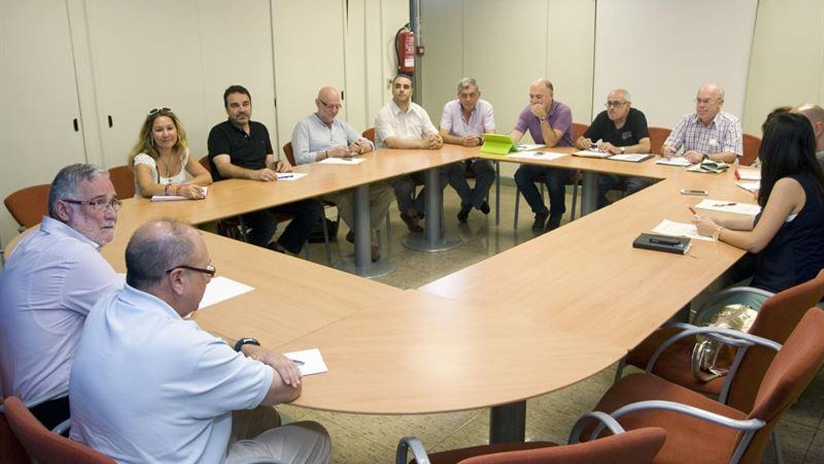 Ramón Ruiz durante una reunión con los miembros de la Junta de Personal Docente de Cantabria.