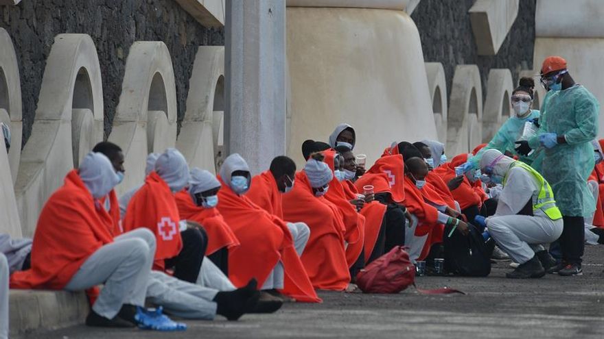 Un cayuco con 42 personas llega a El Hierro