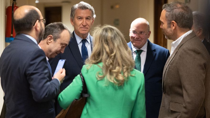 Feijóo asume en Extremadura su dependencia de Vox con un acuerdo de vocación "nacional"