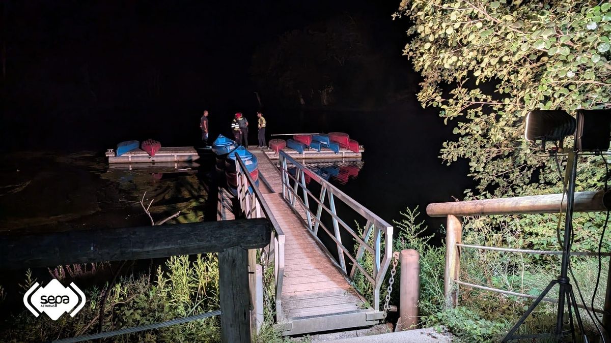 Buzos de los Geas de la Guardia Civil de Asturias rescatan de madrugada el cadáver de una mujer que cayó al embalse de Valdemurio