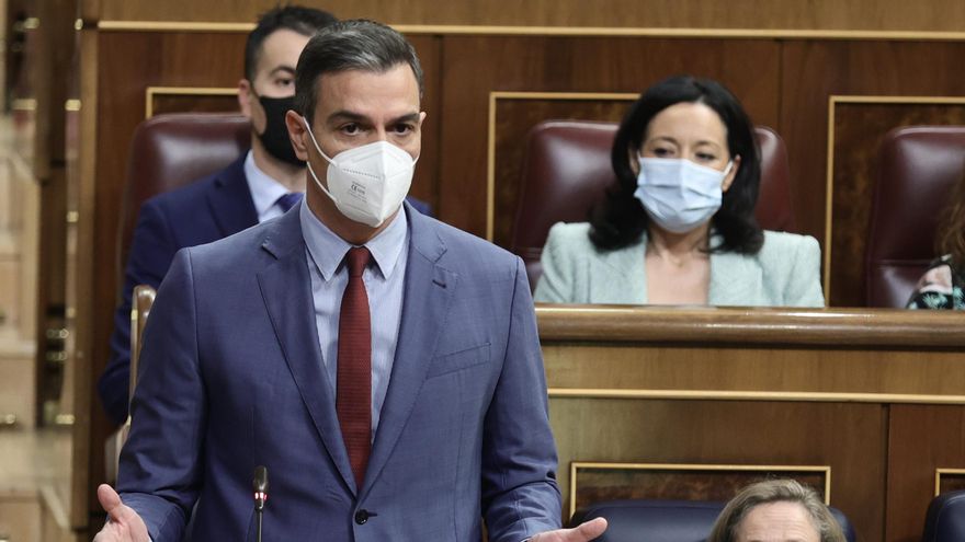 El presidente del Gobierno, Pedro Sánchez, interviene en una sesión de control al Gobierno en el Congreso de los Diputados, a 20 de octubre de 2021, en Madrid, (España).