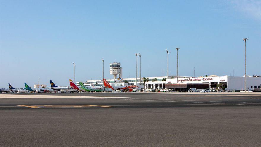 Incidente a bordo de un vuelo a Lanzarote: una reyerta entre pasajeros acaba con un agente de la Guardia Civil herido