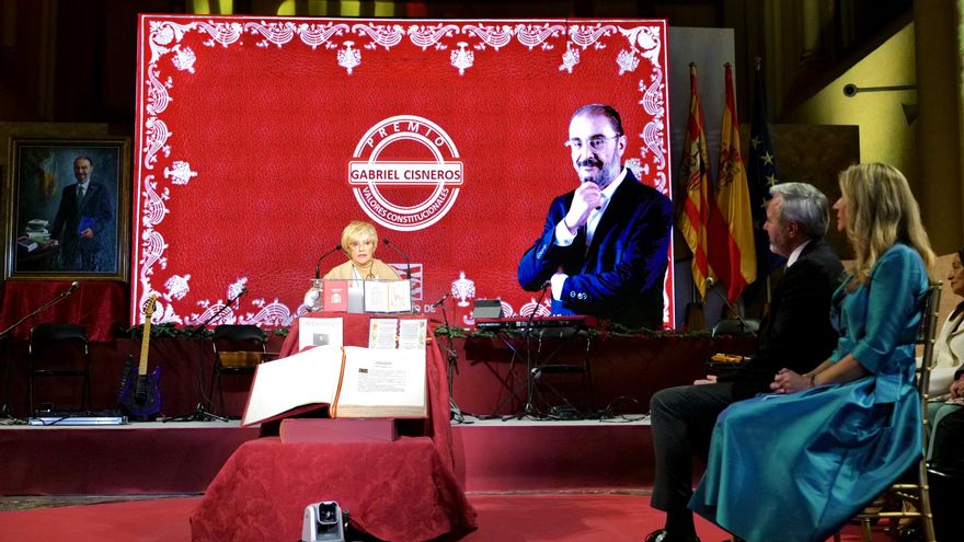 Emoción, solemnidad y mucha 'ejeanidad' en la entrega póstuma a Javier Lambán del premio Gabriel Cisneros