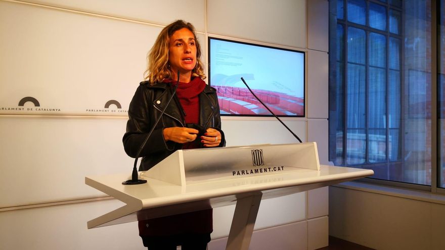 La diputada de la CUP en el Parlament Laia Estrada en rueda de prensa este martes en el Parlament