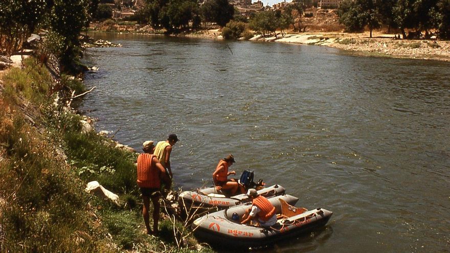 Las descabelladas aventuras de los que navegaron el río Tajo hasta Lisboa hace 50 años: "Algunas zonas eran un estercolero"