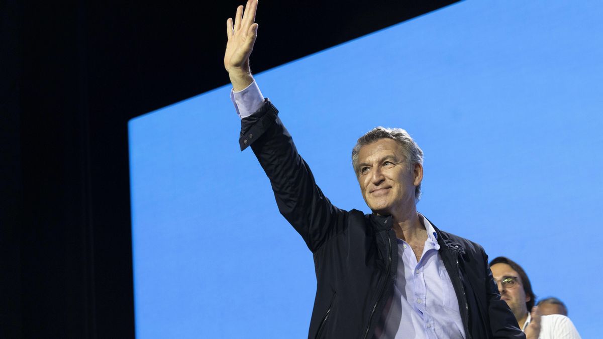 Feijóo dice que Zapatero "tenía al Gobierno detrás": "Hay que estar muy podrido moralmente para salir a darle apoyo"