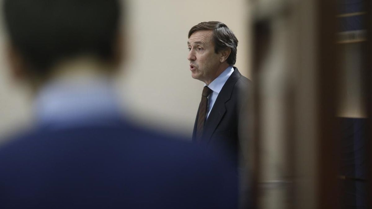 El PP ve "deleznable" que Puigdemont mezcle al CNI con los atentados y le aconseja "sosiego": "Ni los suyos lo soportan"