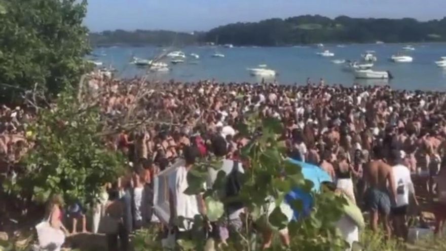 Ecologistas en Acción alerta de la "huella irreparable" del botellón en El Puntal: "Es un espacio natural convertido en un mierdal"