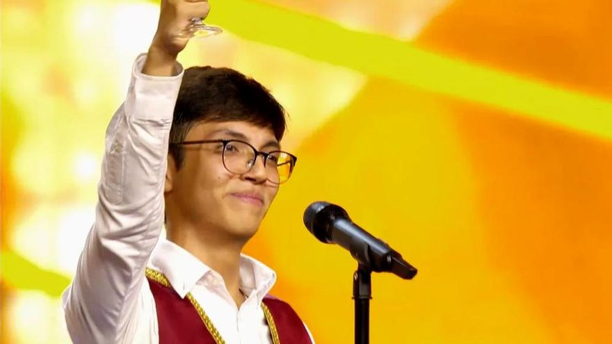 Dennis Manzanares, el joven cantante de lírico que se ganó el Pase de oro conjunto