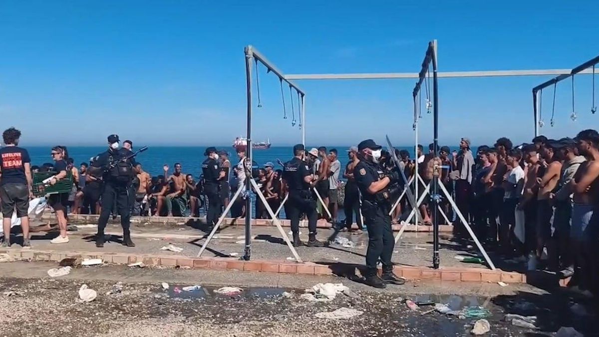 Muere un migrante en el asentamiento de la playa del Trampolín