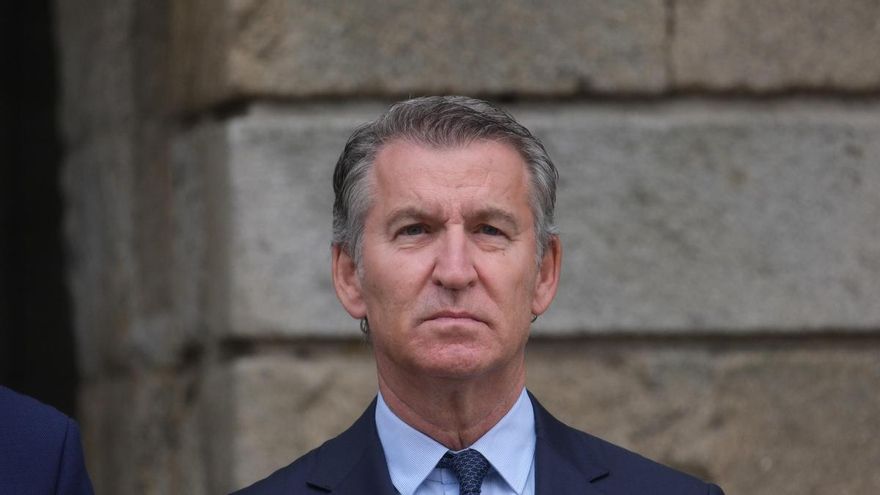 El presidente del Partido Popular, Alberto Núñez Feijóo, durante la tradicional ofrenda al Apóstol, a 25 de julio de 2026, en Santiago de Compostela, A Coruña, Galicia (España). El 25 de julio, festividad de Santiago Apóstol, es también el Día Nacional de