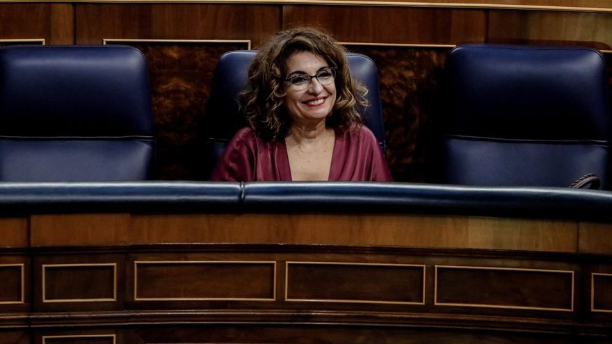 La ministra de Hacienda, María Jesús Montero, en una sesión plenaria
