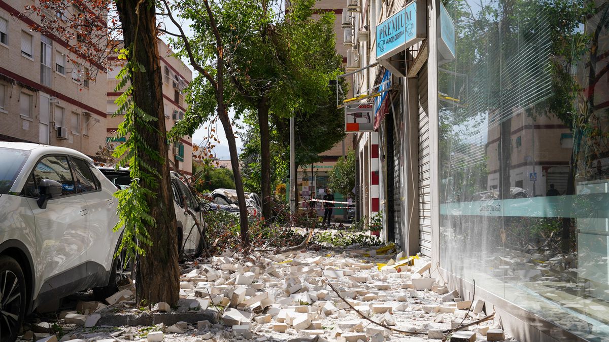 Destrozos causados por el terremoto de este martes en la ciudad de Granada.
